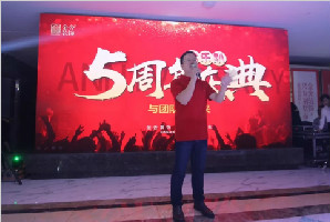 五年傲骨，霜雪不霽又何虹