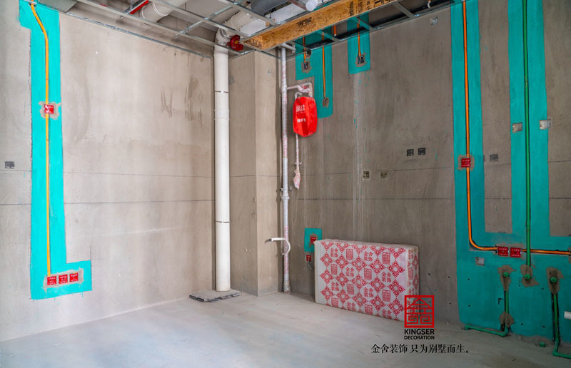 國赫天著(zhù)240平米水電在施工地